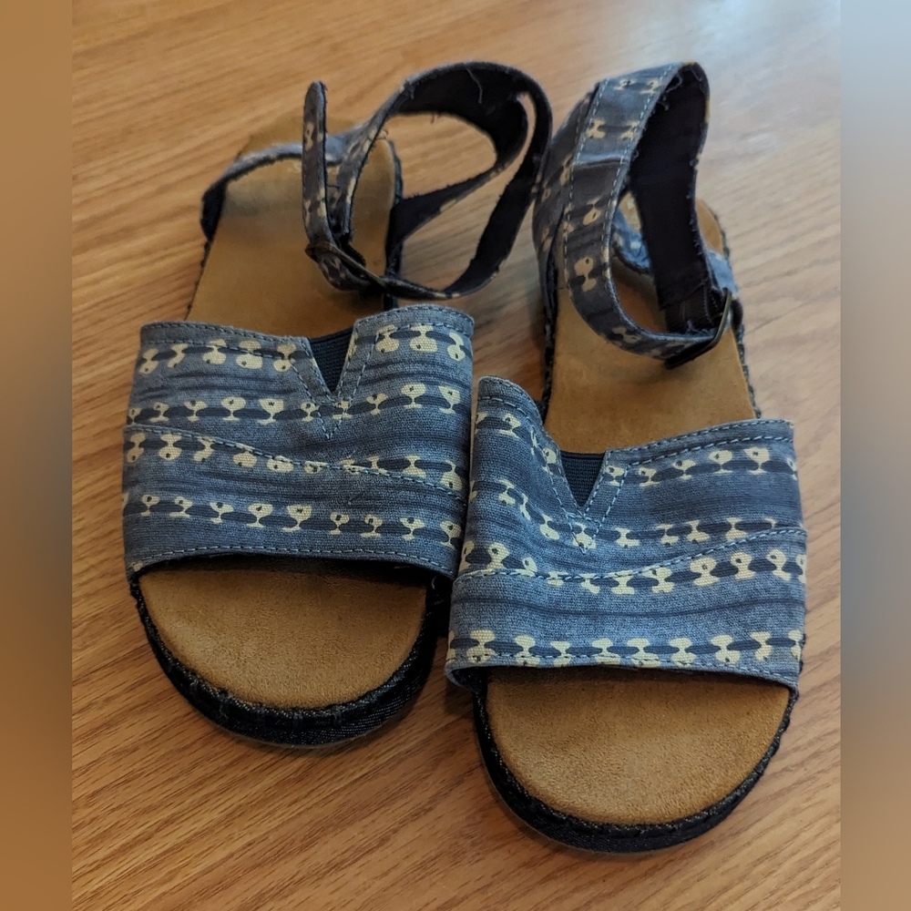 Tom's sandles 4